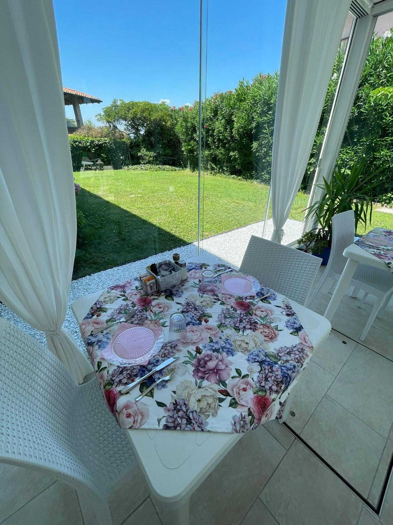 Bed And Breakfast Da Beatrice Sirmione Exteriör bild